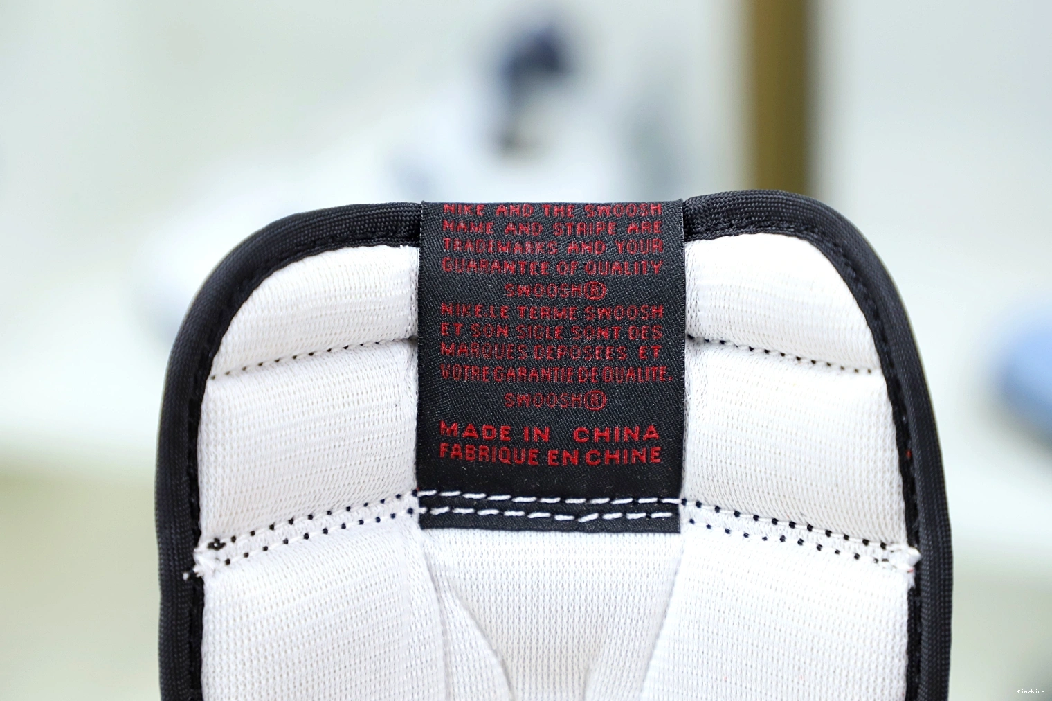 RETRO JORDAN 1 AIR 'BRED' HIGH OG 1011